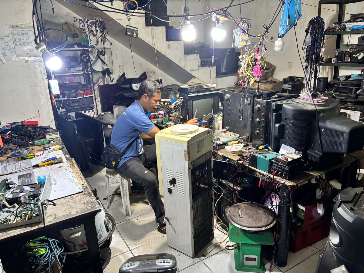 Supermario Electronics repair workshop